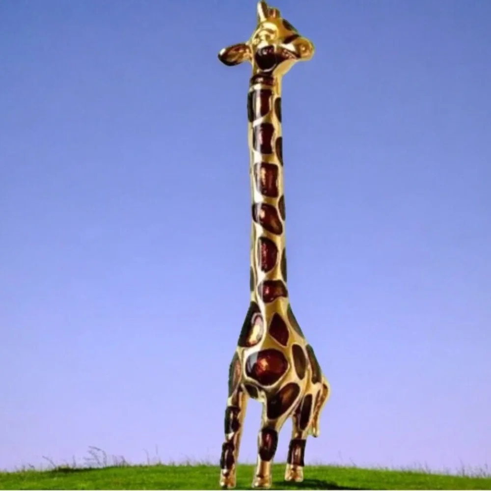 N/A giraffe brooch